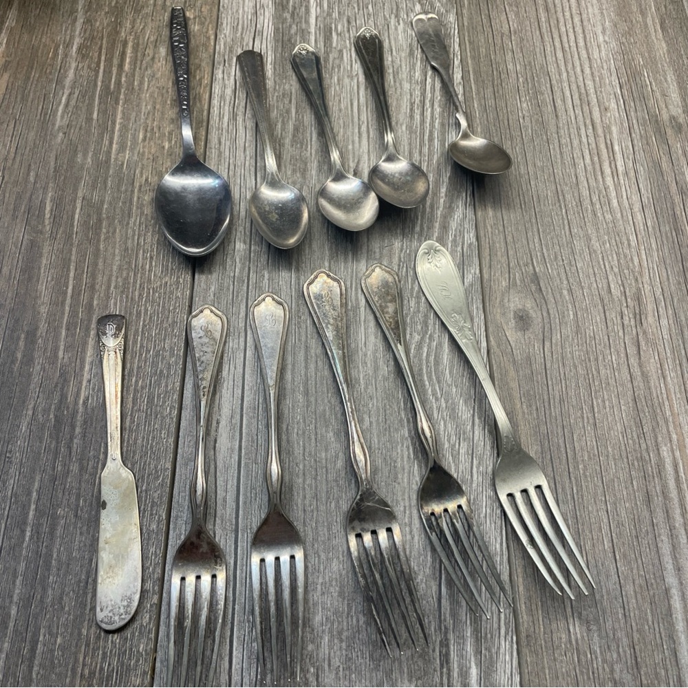 Lot 11 VTG Mixed Silverware Flatware Spoons Forks Knife